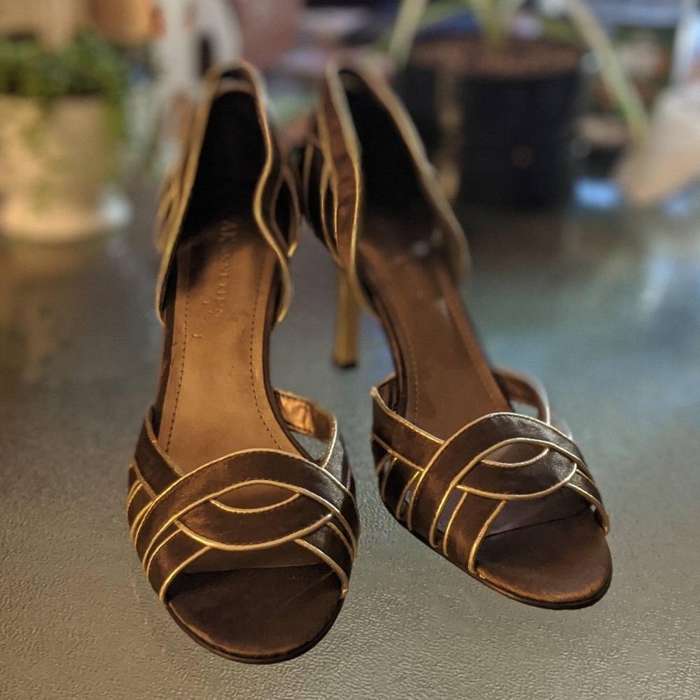 AK bronze and gold peep toe pumps- 8M NWT